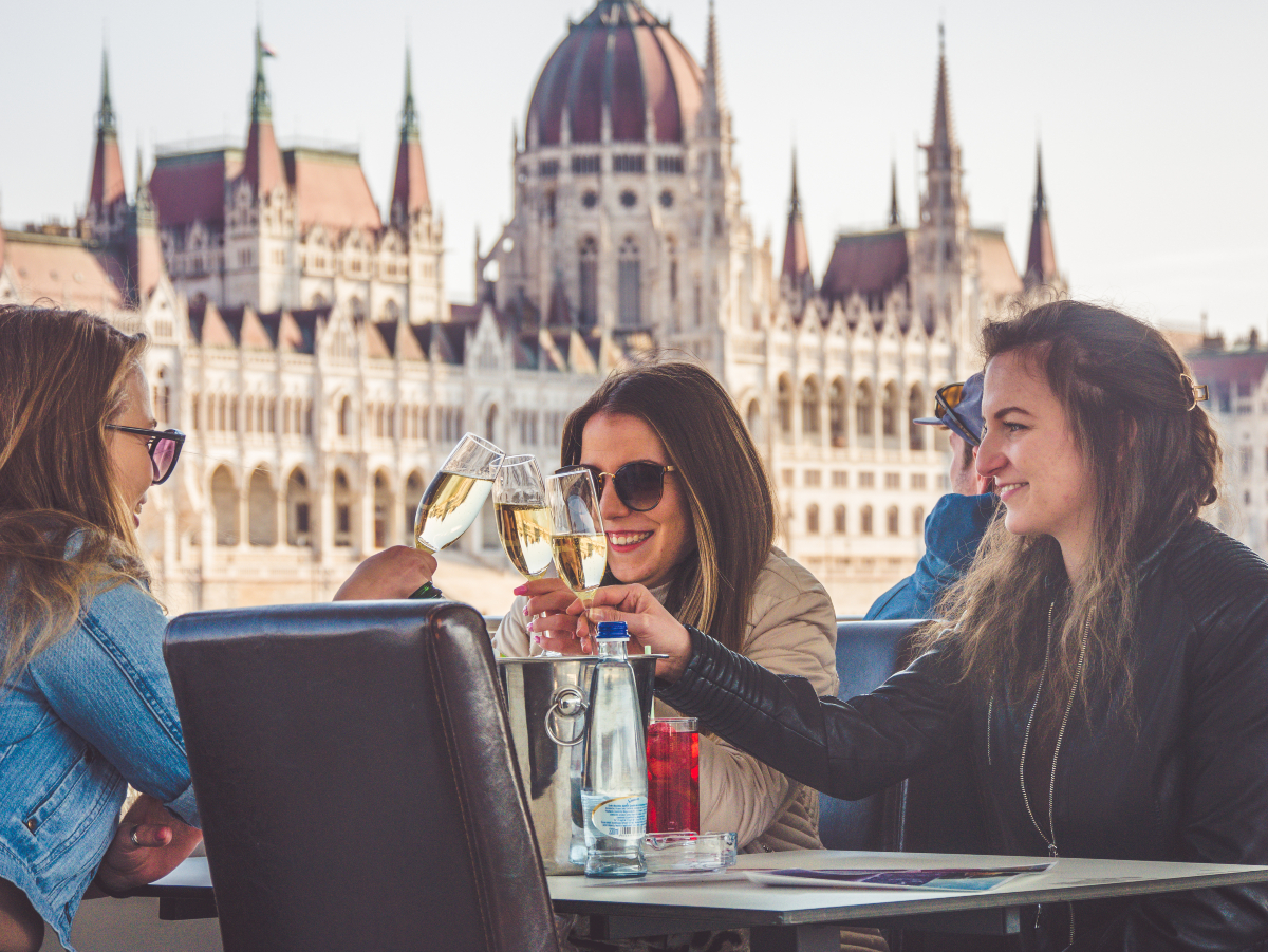 Budapest Sightseeing with Drink Included - To Do Budapest