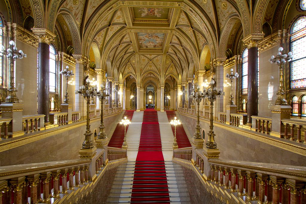 visit parliament building budapest